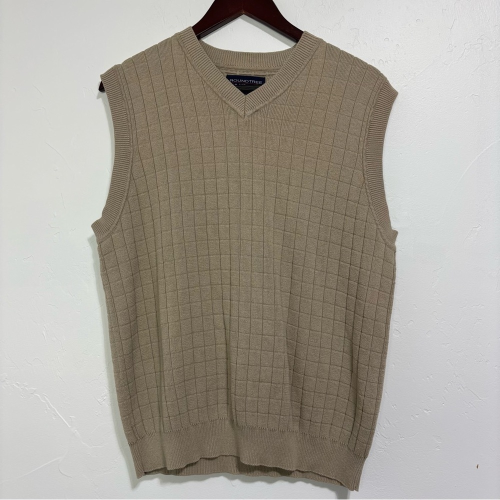 Roundtree & Yorke Men's Medium Cotton Sweater Vest Career Office Neutral Preppy